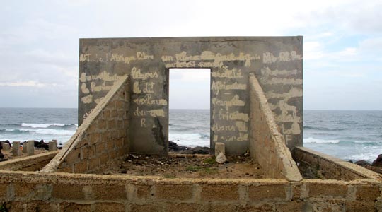  ANA SANCHEZ _ puerta de servicio  